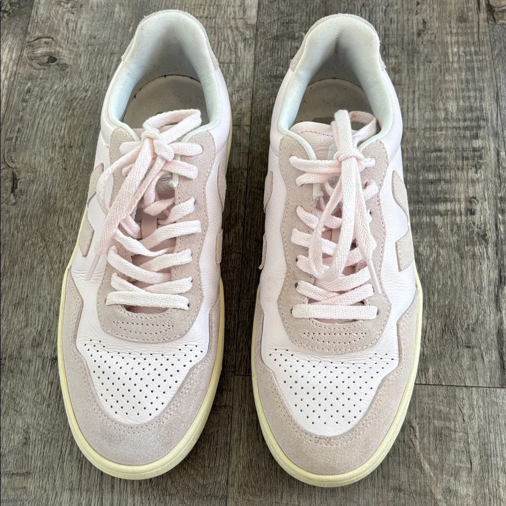 Veja V-90 Sneakers - Picture 3 of 8